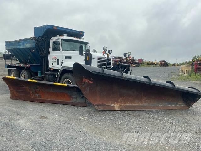 Mack CL713 Kar küreme biçaklari
