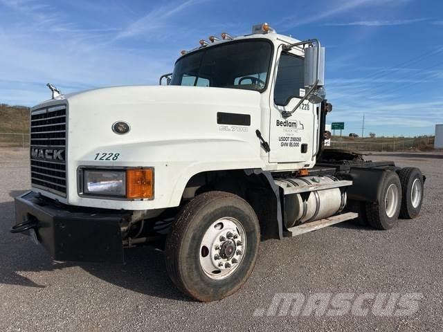 Mack CL733 Çekiciler
