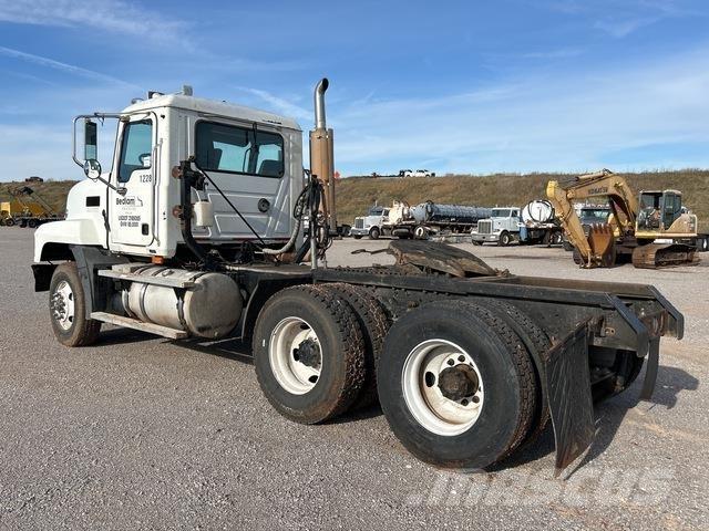 Mack CL733 Çekiciler