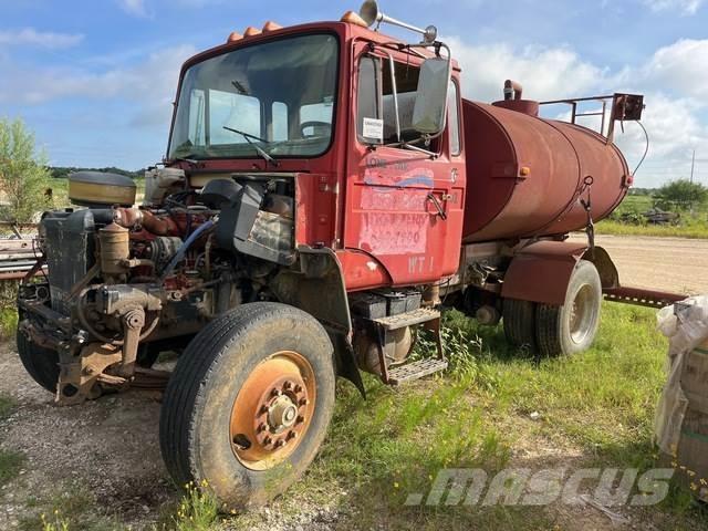 Mack CM422 Su tankerleri