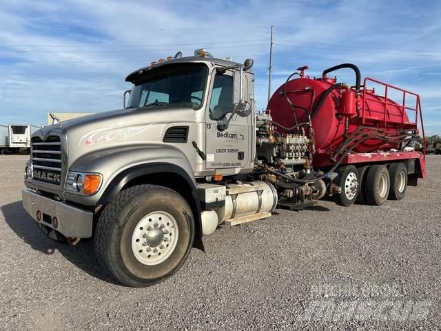 Mack CV713 Diger