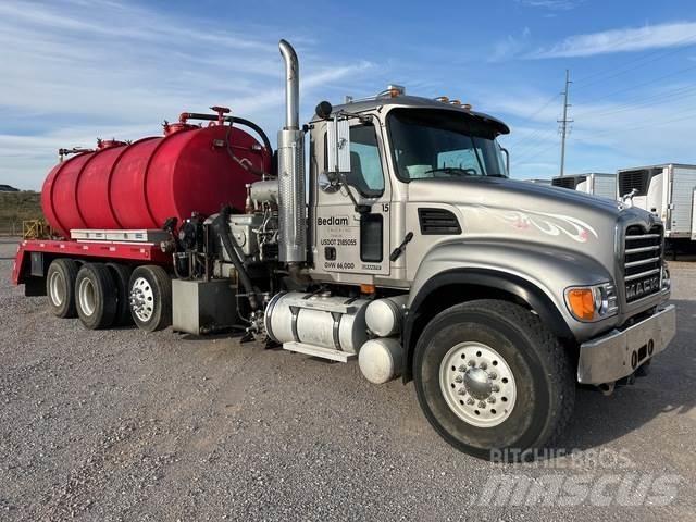 Mack CV713 Diger
