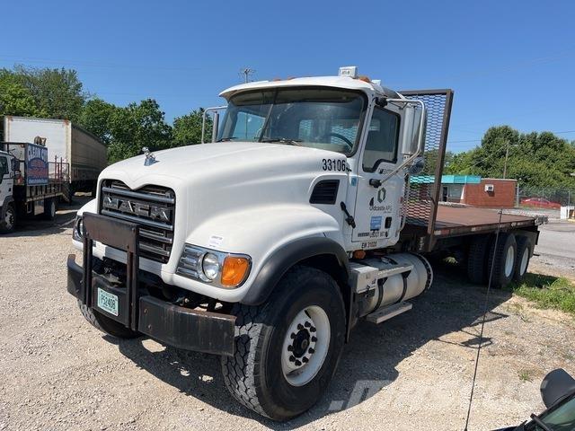 Mack CV713 Flatbed kamyonlar