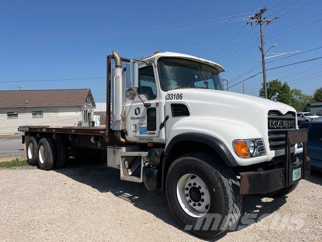 Mack CV713 Flatbed kamyonlar
