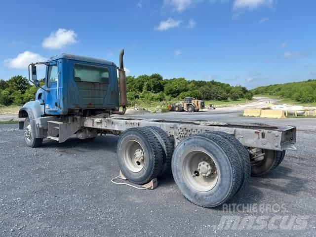 Mack CV713 Kabinler