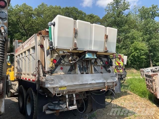 Mack CV713 Kar küreme biçaklari