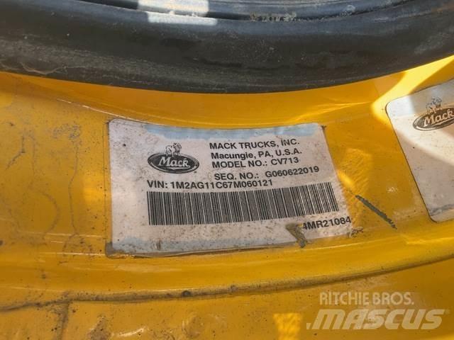 Mack CV713 Kar küreme biçaklari