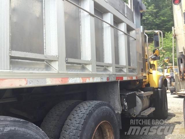 Mack CV713 Kum ve tuz serpiciler
