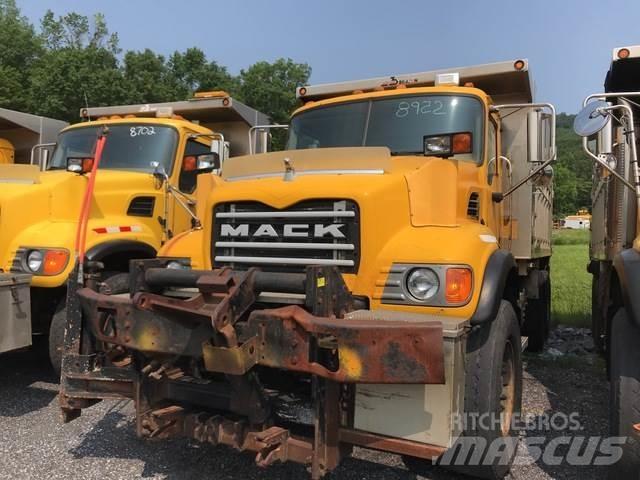 Mack CV713 Kum ve tuz serpiciler