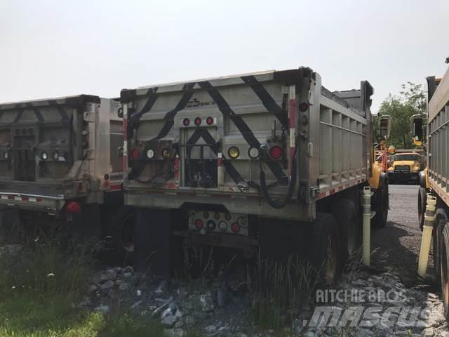 Mack CV713 Kum ve tuz serpiciler