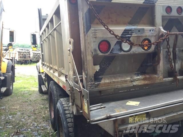 Mack CV713 Kum ve tuz serpiciler