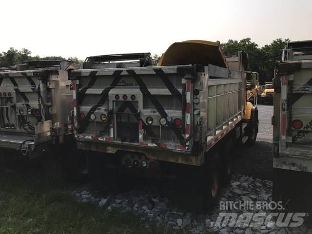 Mack CV713 Kum ve tuz serpiciler