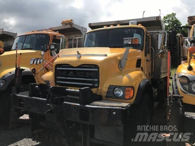 Mack CV713 Kar küreme biçaklari