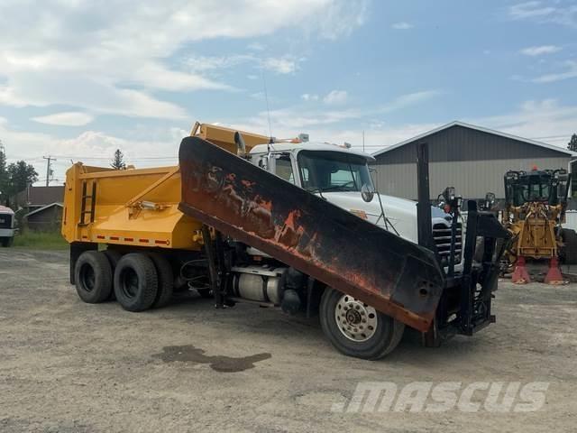 Mack CV713 Kar küreme biçaklari