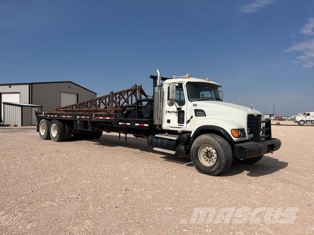 Mack CV713 Flatbed kamyonlar