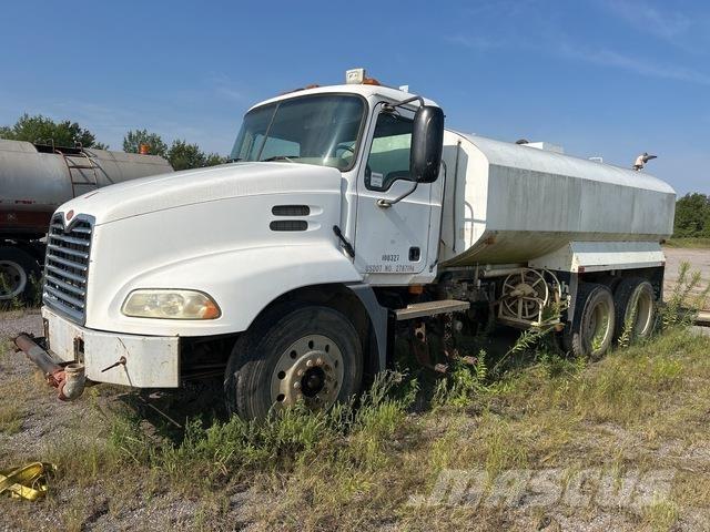 Mack CXN612 Su tankerleri