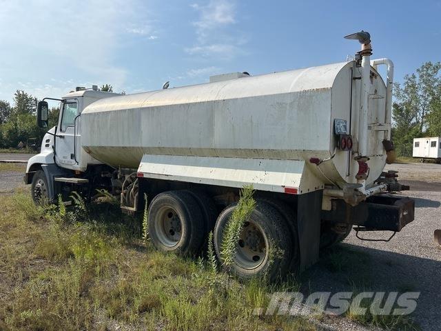 Mack CXN612 Su tankerleri