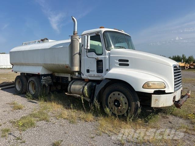 Mack CXN612 Su tankerleri