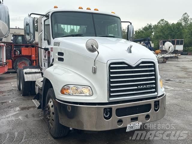 Mack CXU613 Çekiciler