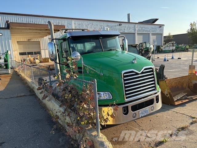 Mack CXU613 Çekiciler