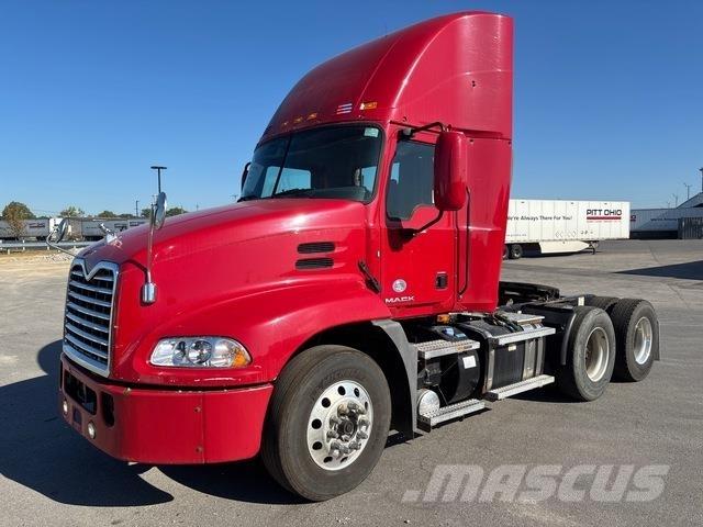Mack CXU613 Çekiciler