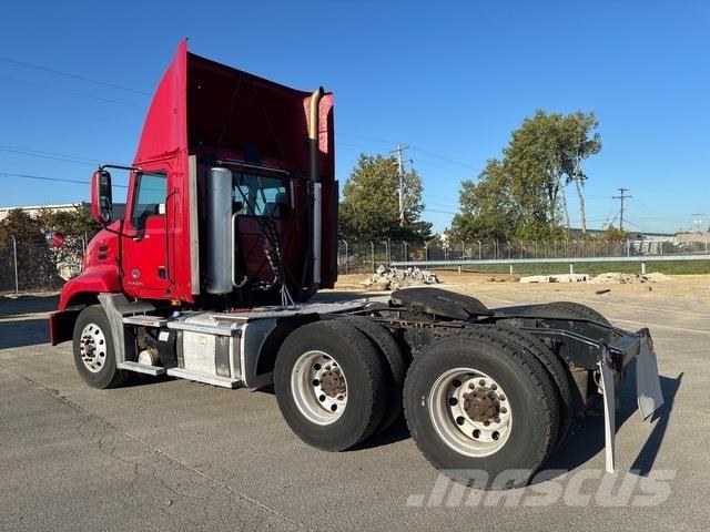 Mack CXU613 Çekiciler