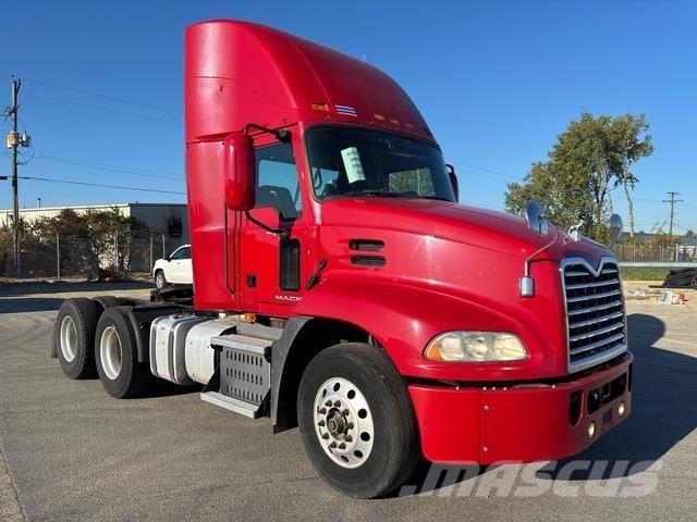 Mack CXU613 Çekiciler