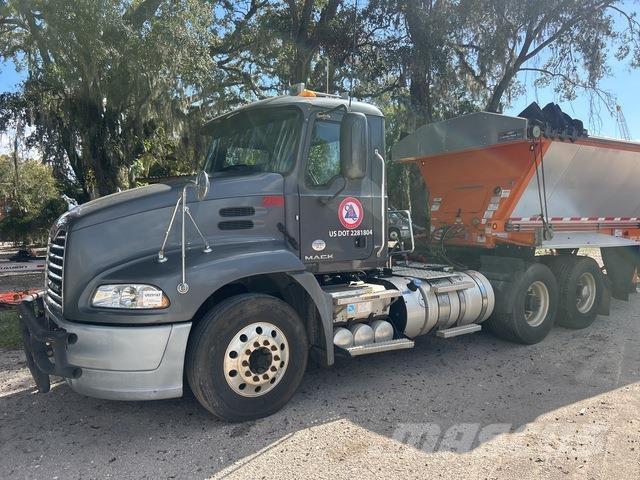 Mack CXU613 Çekiciler