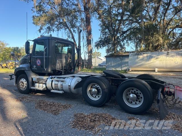 Mack CXU613 Çekiciler