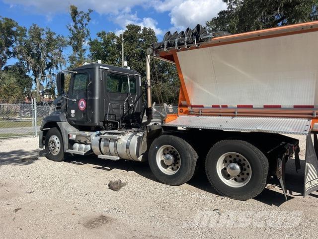 Mack CXU613 Çekiciler