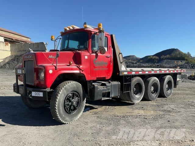 Mack DM686S Flatbed kamyonlar