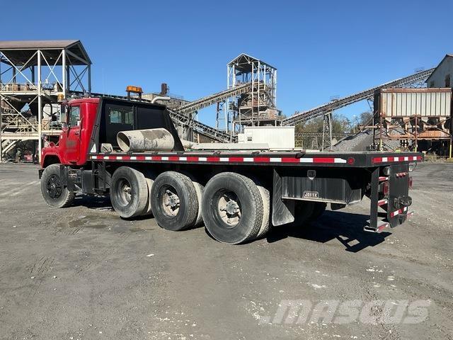 Mack DM686S Flatbed kamyonlar