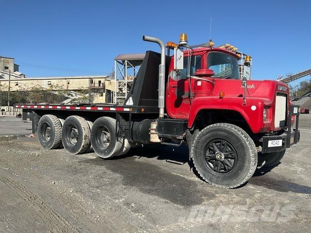 Mack DM686S Flatbed kamyonlar