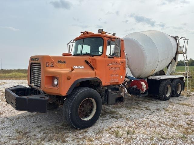 Mack DM690 Su tankerleri