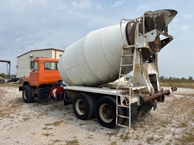 Mack DM690 Su tankerleri