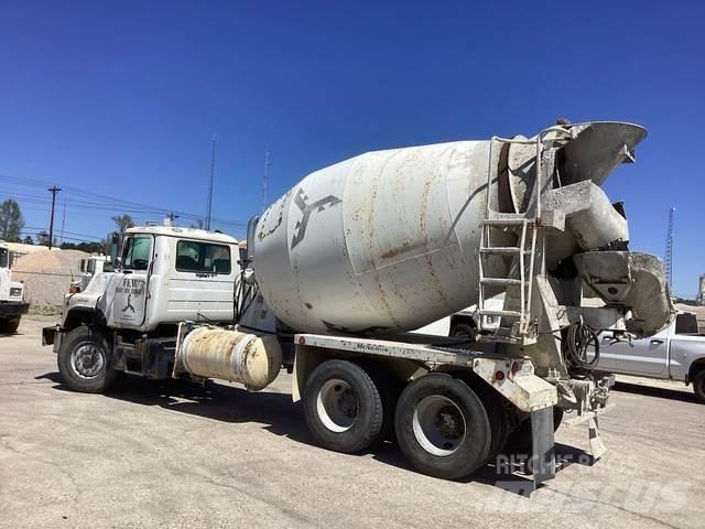 Mack DM690S Diger kamyonlar