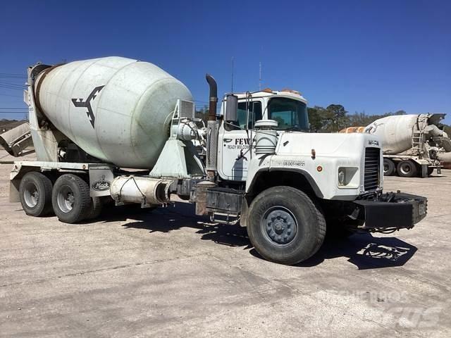 Mack DM690S Diger kamyonlar