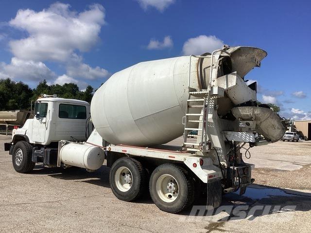 Mack DM690S Diger kamyonlar