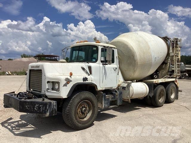 Mack DM690S Diger kamyonlar