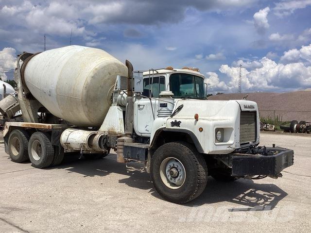 Mack DM690S Diger kamyonlar