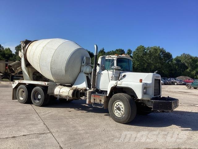 Mack DM690S Diger kamyonlar