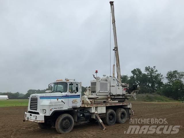 Mack DMM6906S Gezer sondaj kamyonları