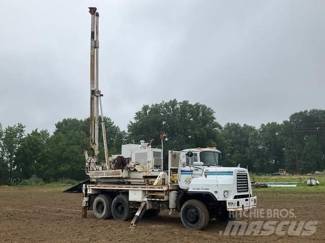 Mack DMM6906S Gezer sondaj kamyonları