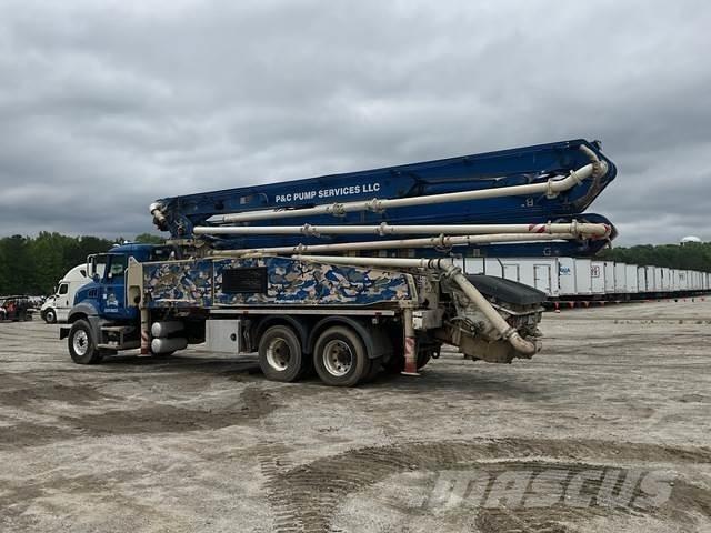 Mack GR64B Beton pompaları