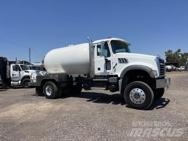 Mack GU432 Tankerli kamyonlar