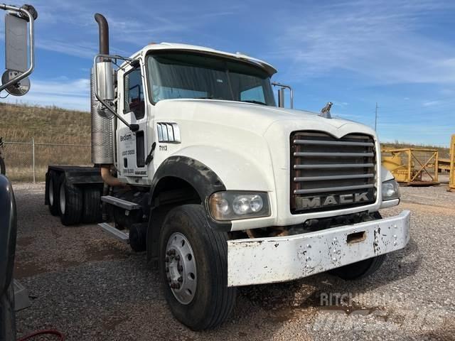 Mack GU713 Çekiciler