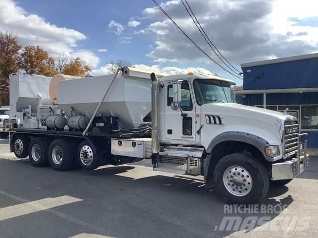 Mack GU713 Transmikserler