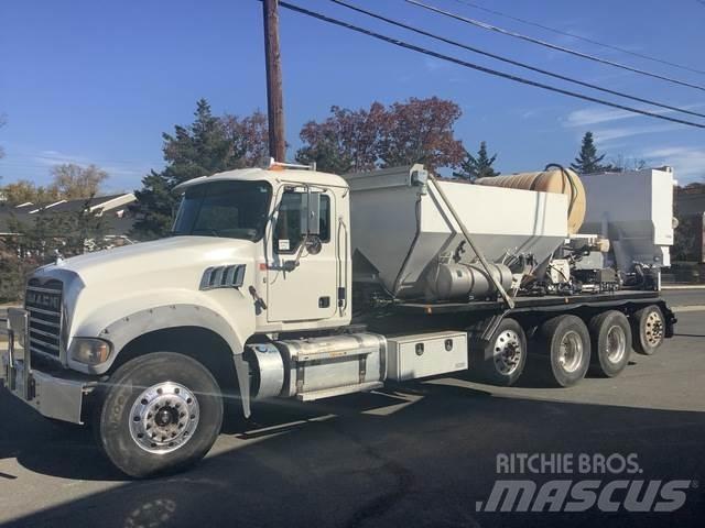 Mack GU713 Transmikserler