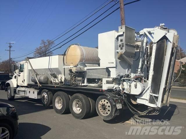 Mack GU713 Transmikserler