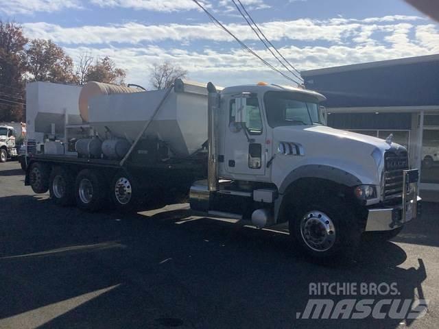 Mack GU713 Transmikserler